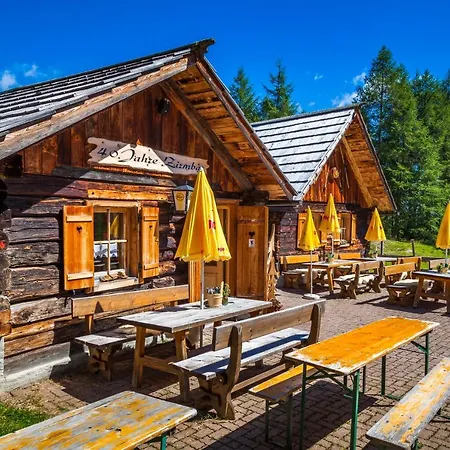 Almhuette Halterhuette Lodge *
